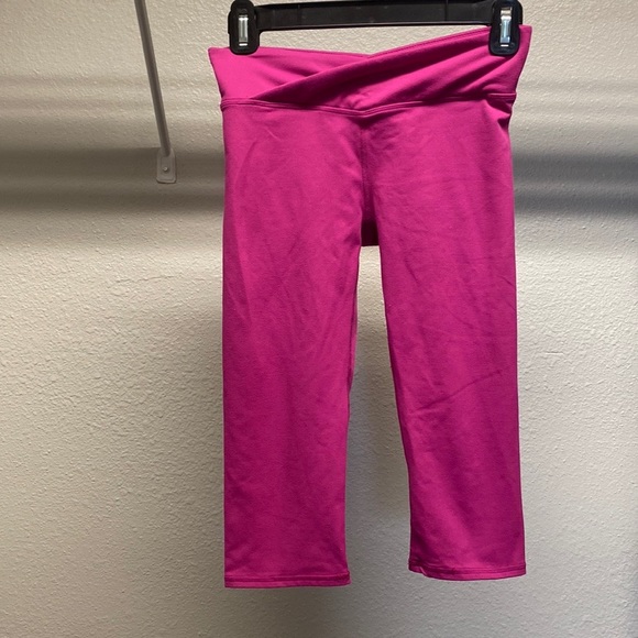 Fabletics Winn Powerhold Capri Leggings - Picture 2 of 4